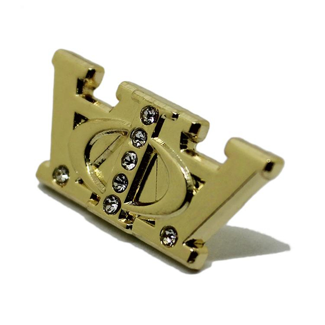 Metalowa wpinka do klapy z kryształową koroną 3D