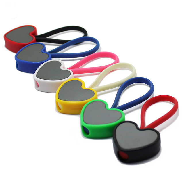Dostosowane kolorowe breloki z twardego PCV w kształcie serca